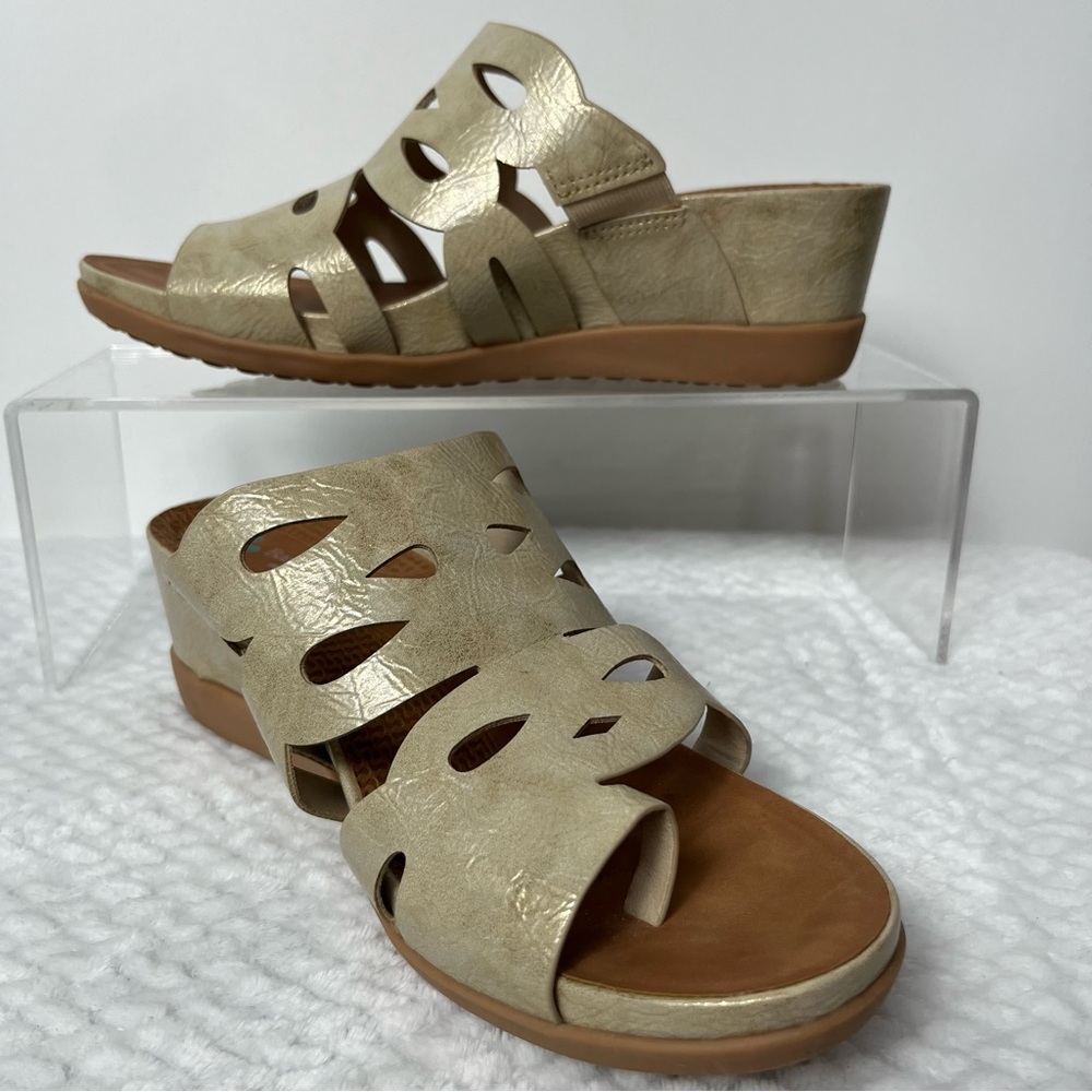 BareTraps Gold Cutout Slide Wedge Toe Sandals | 9.5M
